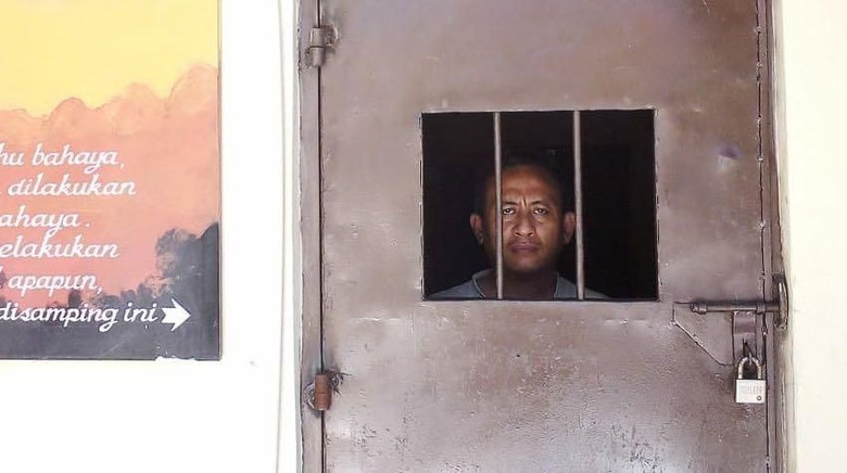 Hina Nabi Muhammad Lewat Facebook, Anggota Polisi Ditahan